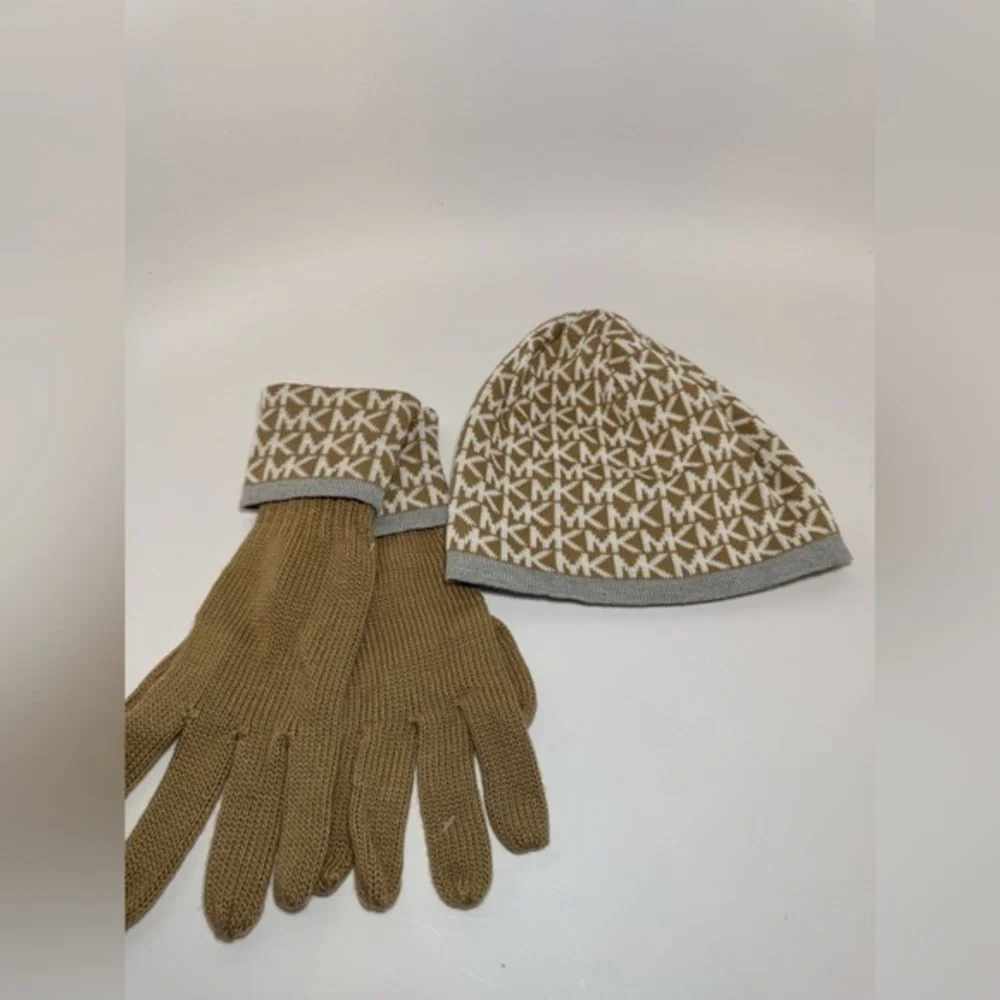 Michael Kors Matching Hat & Gloves Set Brown Gold White Monogram Winter Fashion